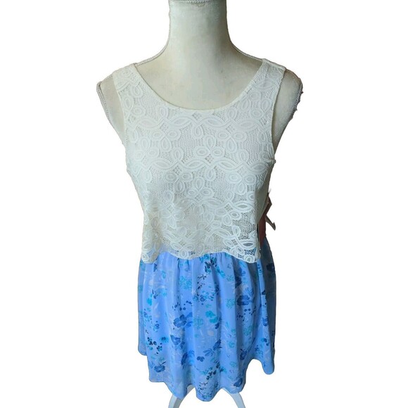NWT Emerald Sundae Juniors Lace Popover Dress Small - Picture 1 of 4